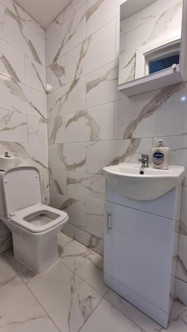 Brand New Collection Of Studios Close To Tube Station لندن المظهر الخارجي الصورة