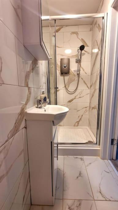 Brand New Collection Of Studios Close To Tube Station لندن المظهر الخارجي الصورة